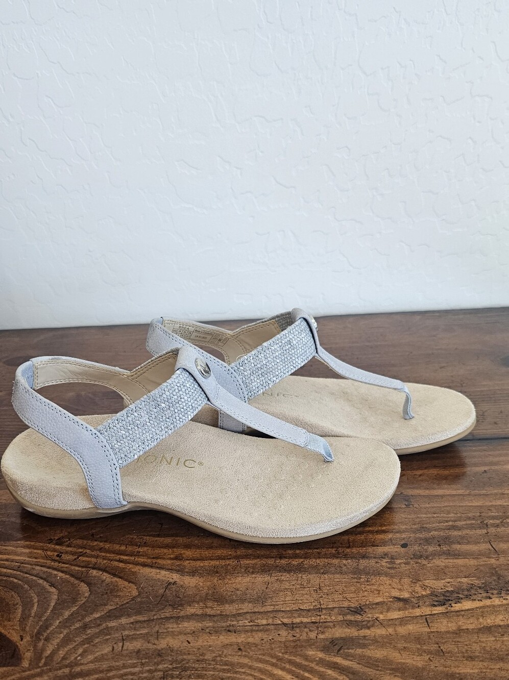 Vionic Women's Orthodic Blue & Tan Thong Leather Sandals w/V Logo Women's Sz 6.5 - Picture 2 of 10